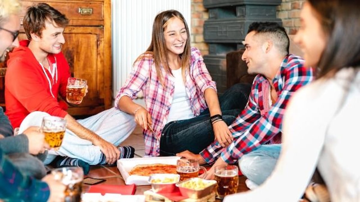 Woman laughs at roomie who says 'you can't shower on your period,' finds out he's serious.