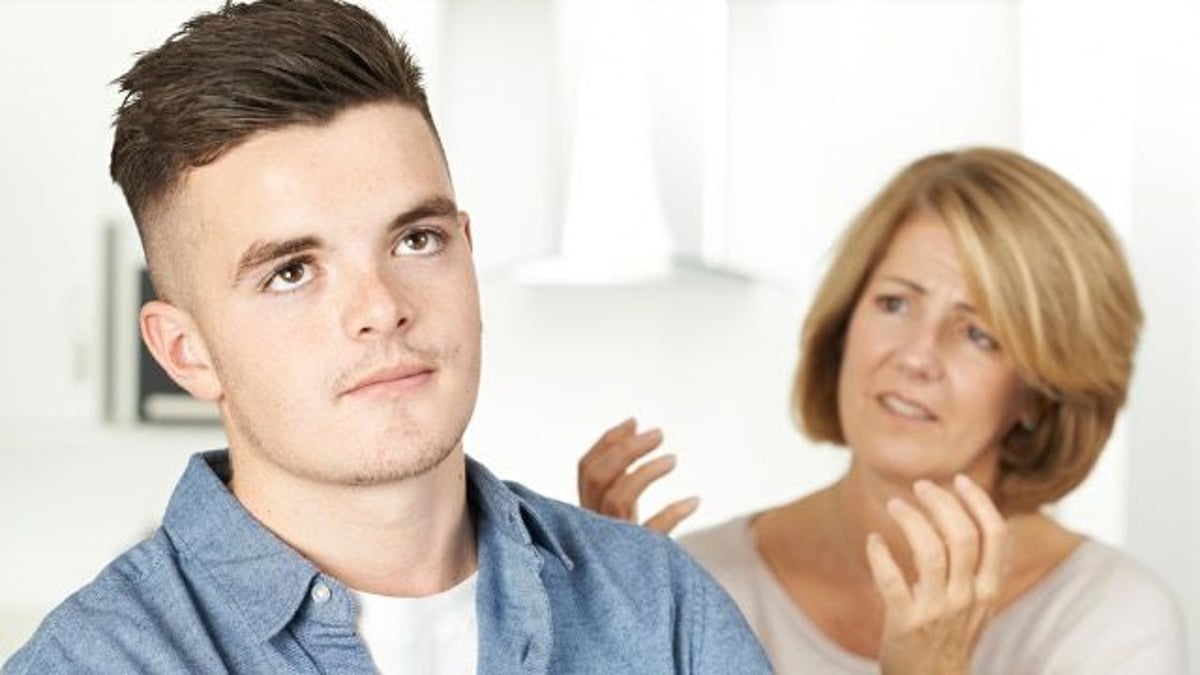 Woman makes son volunteer at the zoo after he makes classist remarks about zookeepers.