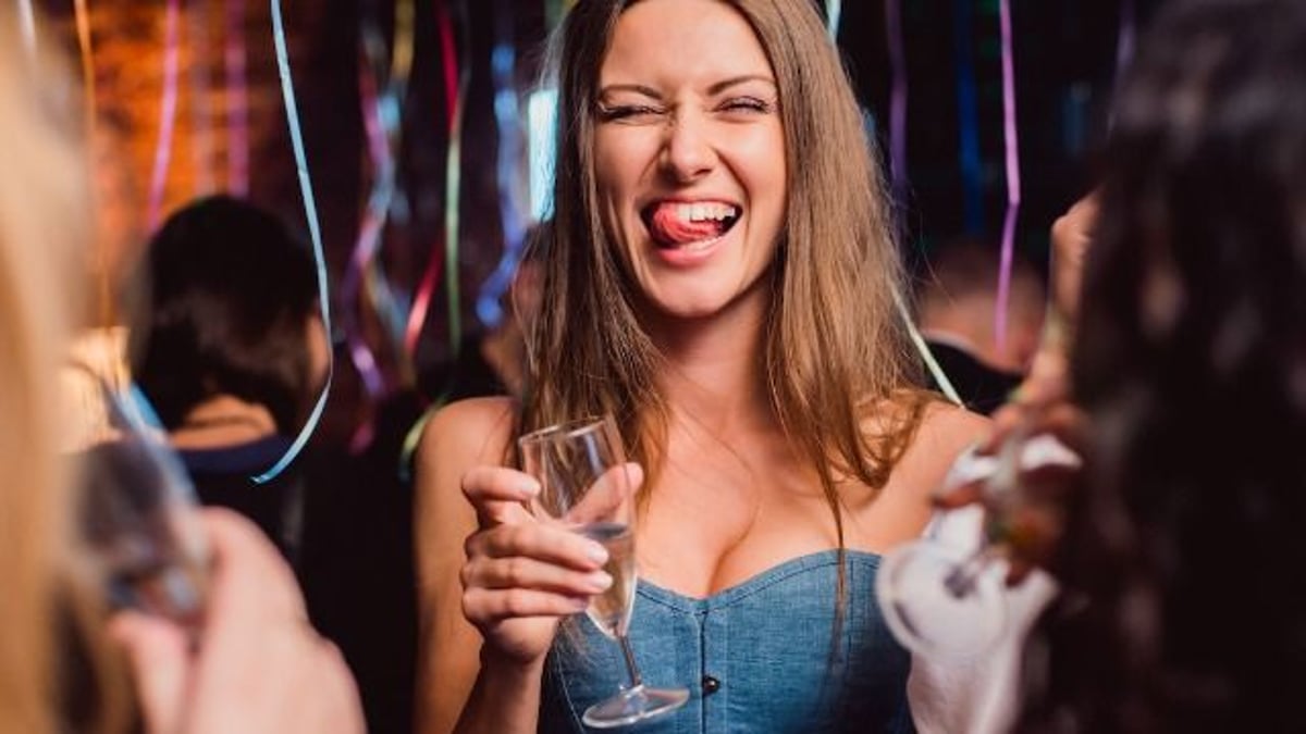 Woman Snapchats jokes about needing help at party; is pissed when BIL shows up. AITA?