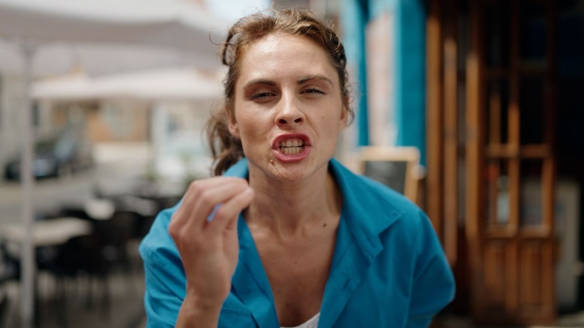 Woman refuses to apologize to BF, 'he smashed our bday cake TO MY FACE.' AITA? 'I'm not proud of my reaction.'