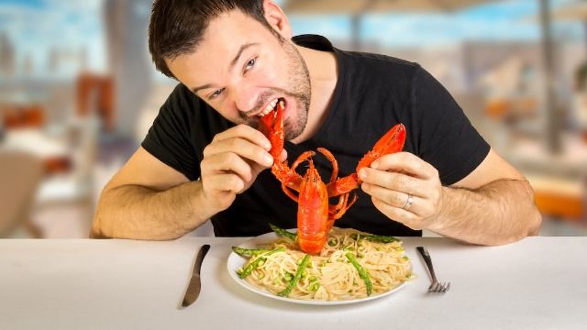 Woman with severe allergies tells husband he can't eat lobster in house with parents.