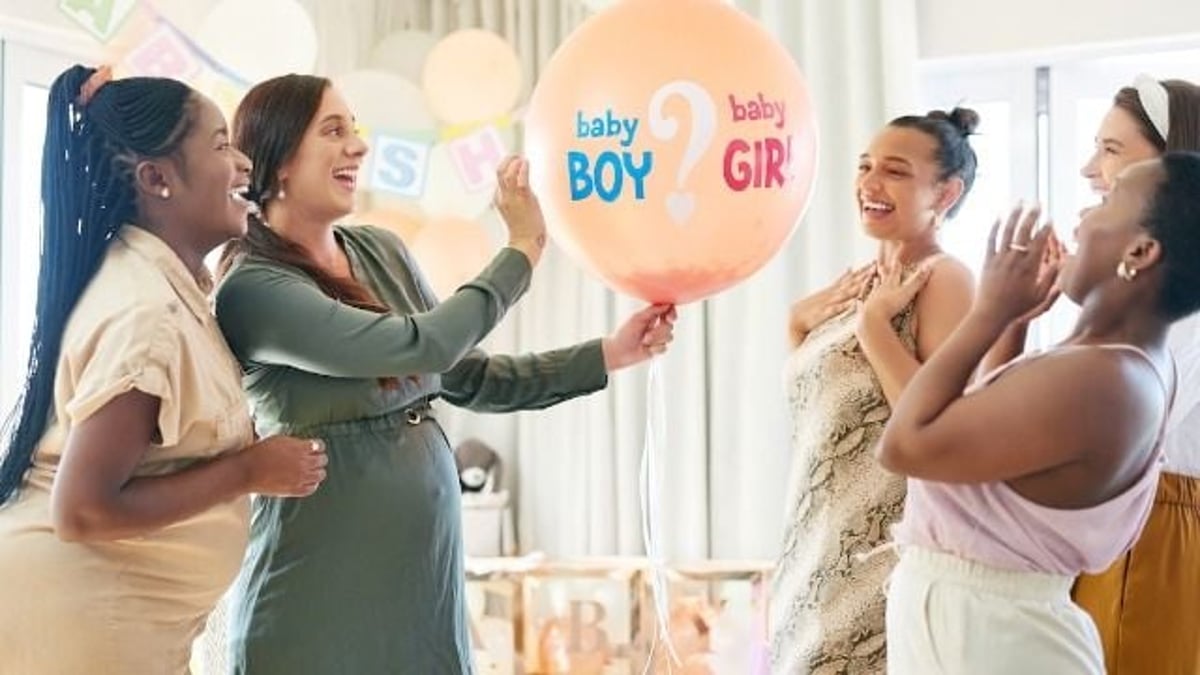 Woman snaps on sister hosting gender reveal, 'I don't wanna go to your stupid party.'