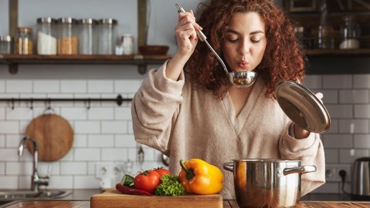 Woman refuses to participate in boyfriend's 'unsanitary' family soup tradition.