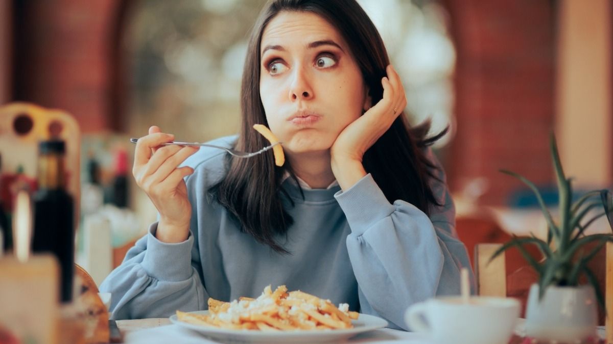 Woman asks stranger to 'stop snorting' at a restaurant, 'mind your own business, little lady.' AITA?