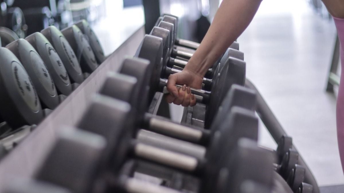 Woman tells a stranger at the gym to 'name 3 women who loved him.' AITA?