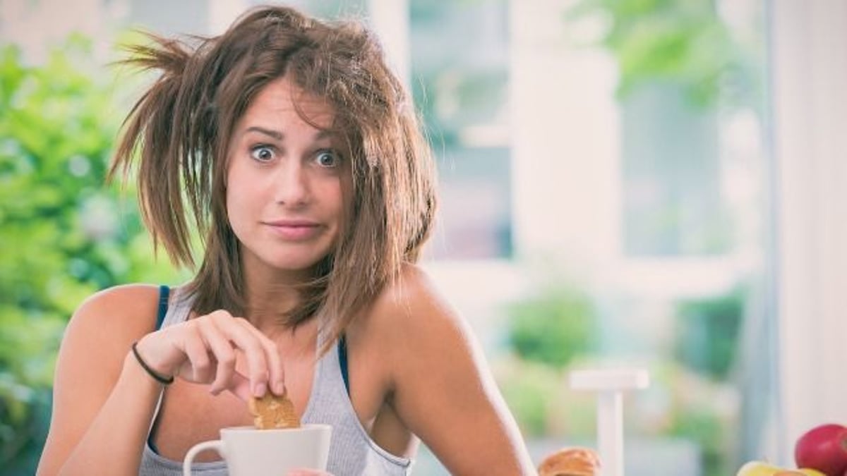 Man tells teen sister to fix her hair or skip their grandfather's funeral. AITA?