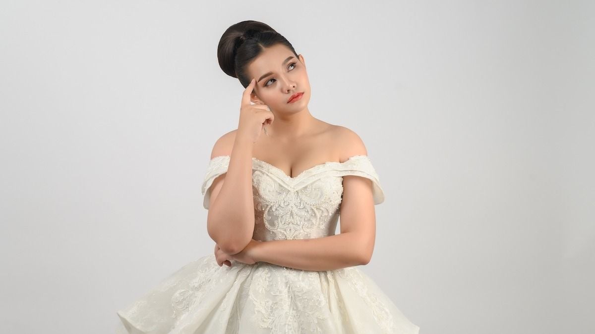 AITA for being honest and telling my daughter that her wedding is a running joke' | Someecards AITA